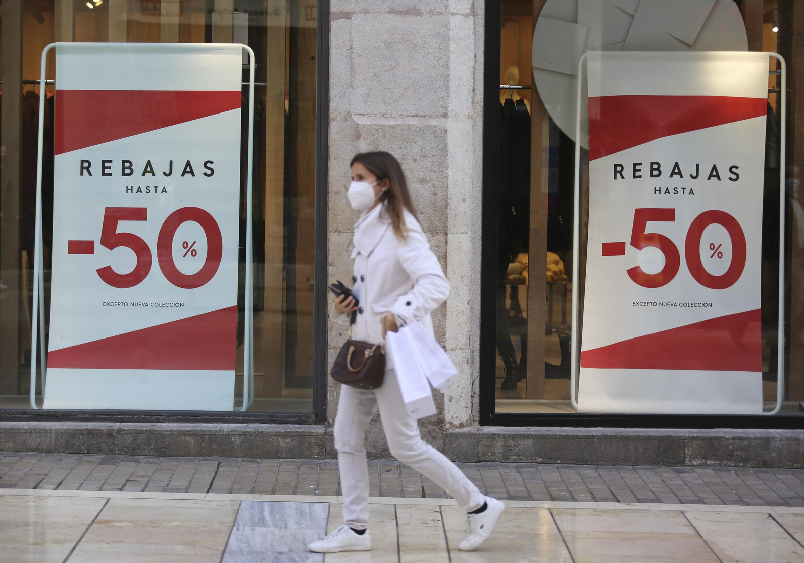Establecimientos malagueños se preparan para la campaña de descuentos