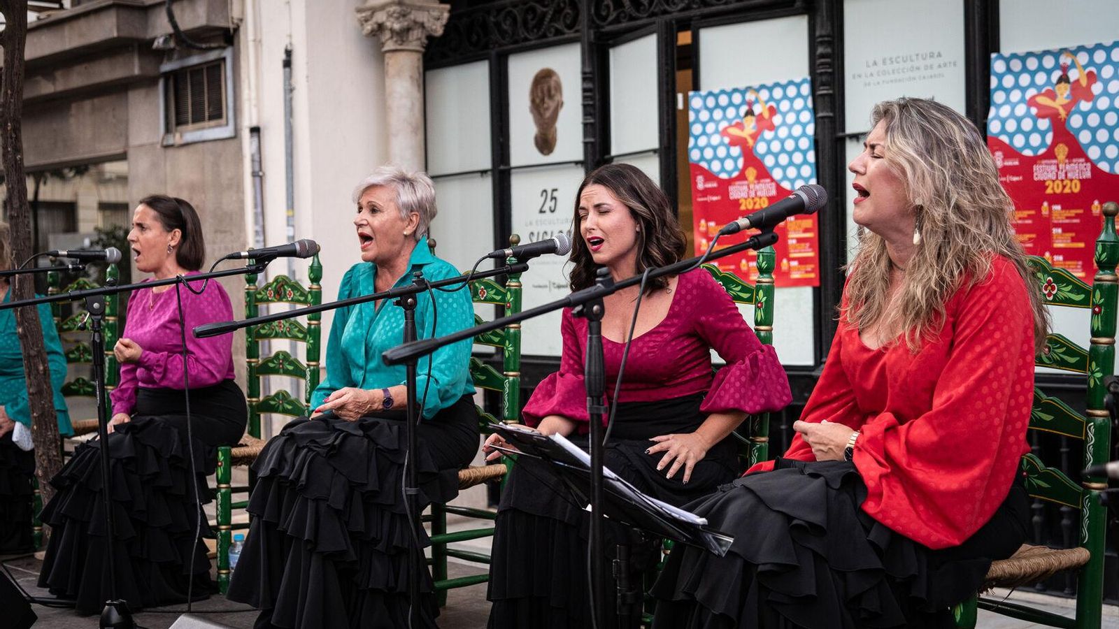 Exhibición de peñas flamencas en las calles de Huelva.