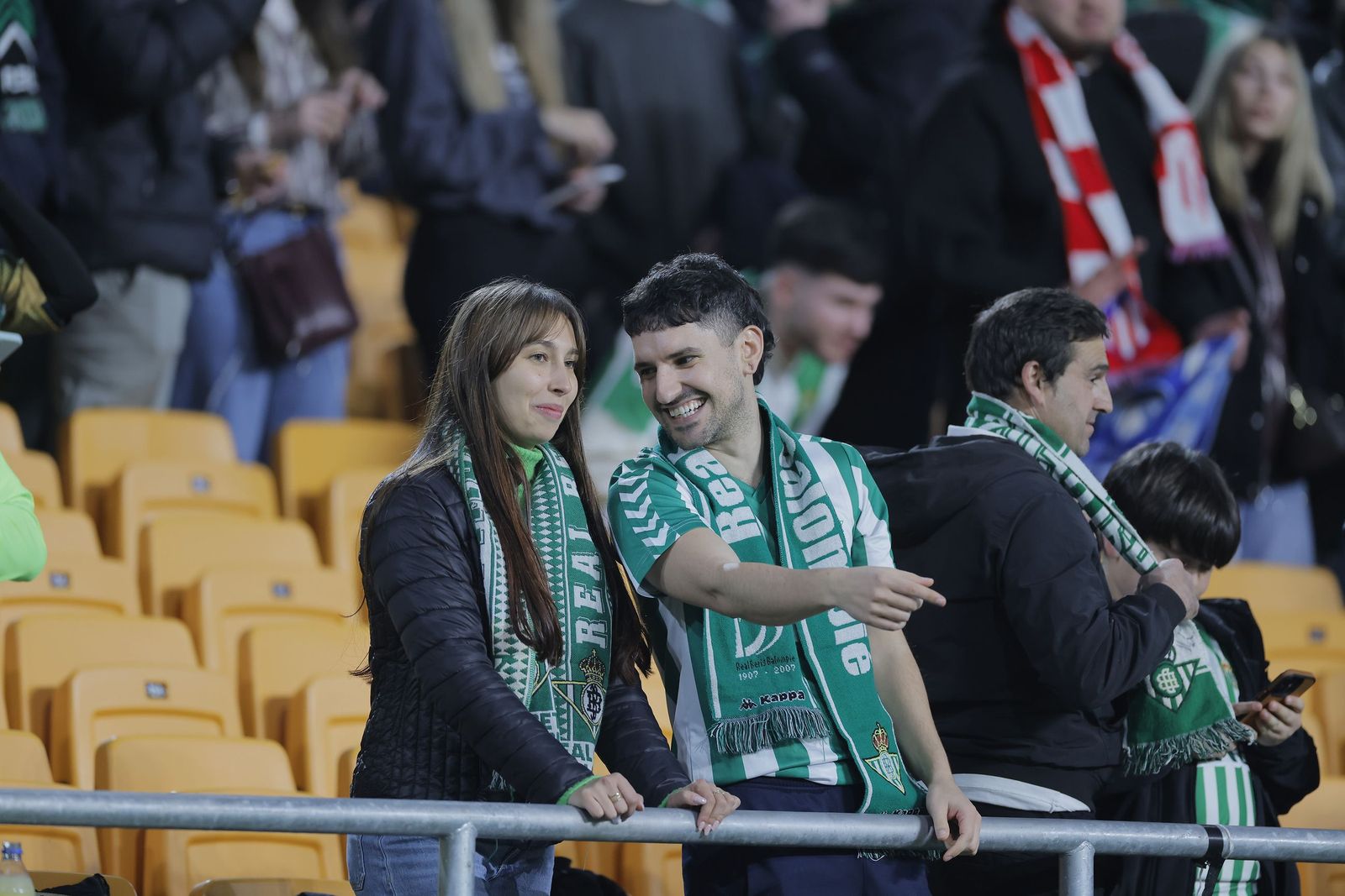 Búscate en las fotos del Betis - Atlético de Madrid
