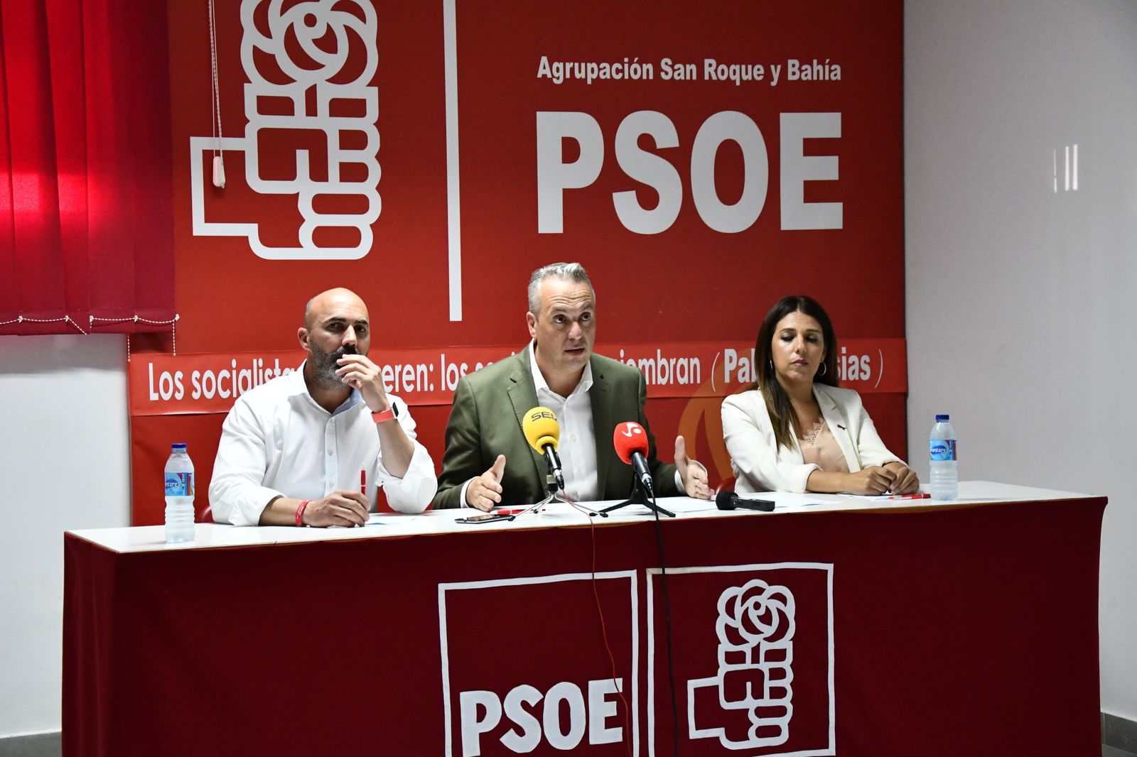 Juanma Ordóñez, Juan Carlos Ruiz Boix y Belén Jiménez, durante la valoración de los resultados en San Roque.