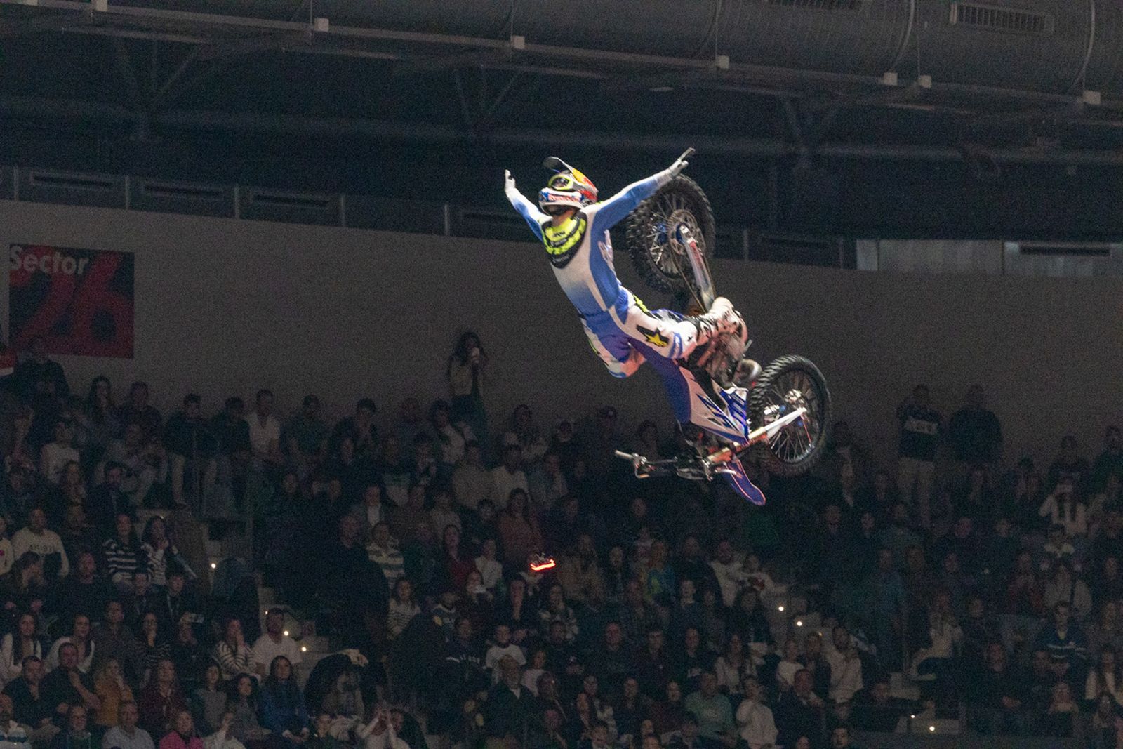 En imágenes: el Olivo Arena vibra con piruetas y motor en estado puro en el Soloflow Freestyle (2)