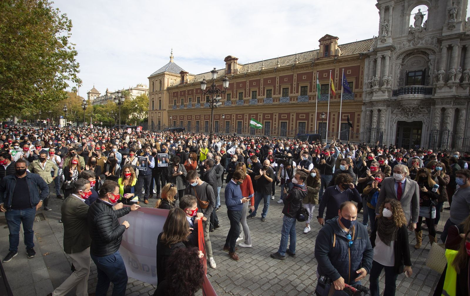 La manifestación de los hosteleros de Sevilla, en imágenes
