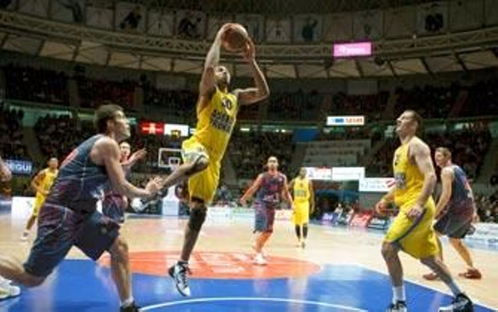 Grave tropiezo del Caja Laboral ante el Prokom (75- 81) Grave tropiezo del Caja Laboral ante el Prokom (75- 81)