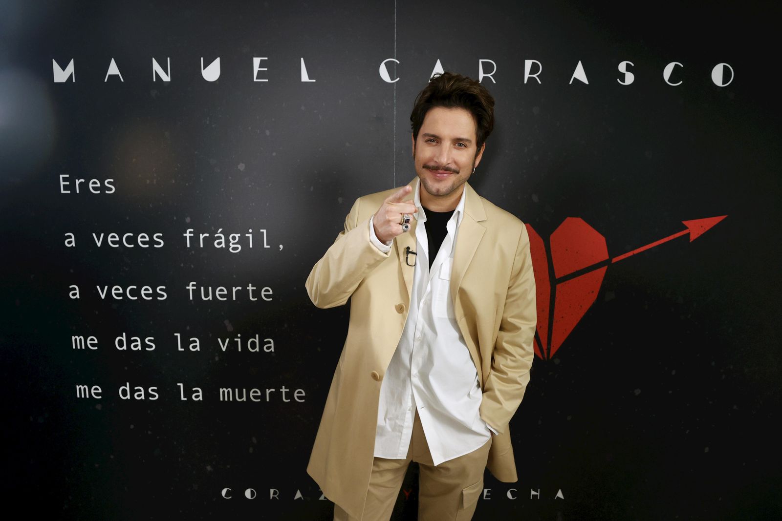 Manuel Carrasco tiene una nueva apuesta musical con 'Corazón y flecha'.