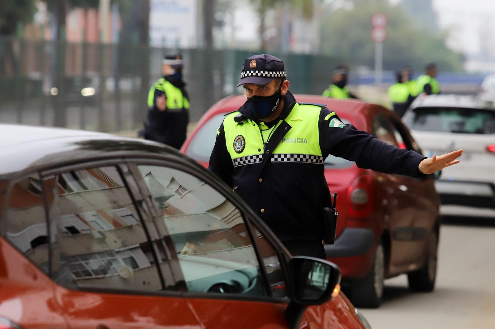 Imágenes del control de la Policía Local en la avenida Costa de la Luz