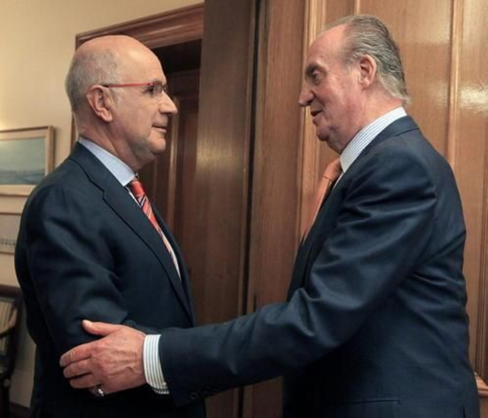 El rey Juan Carlos saluda al portavoz de CIU, Josep Antoni Duran Lleida

Foto: EFE