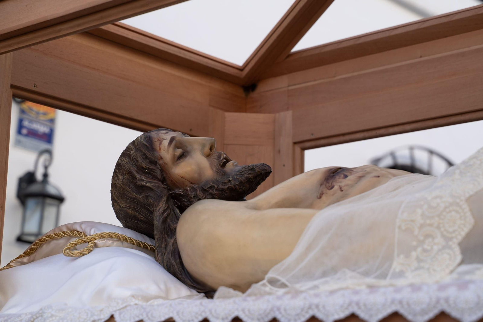 El Yacente y el Cristo de la Redención el Viernes Santo en Benalmádena, en fotos