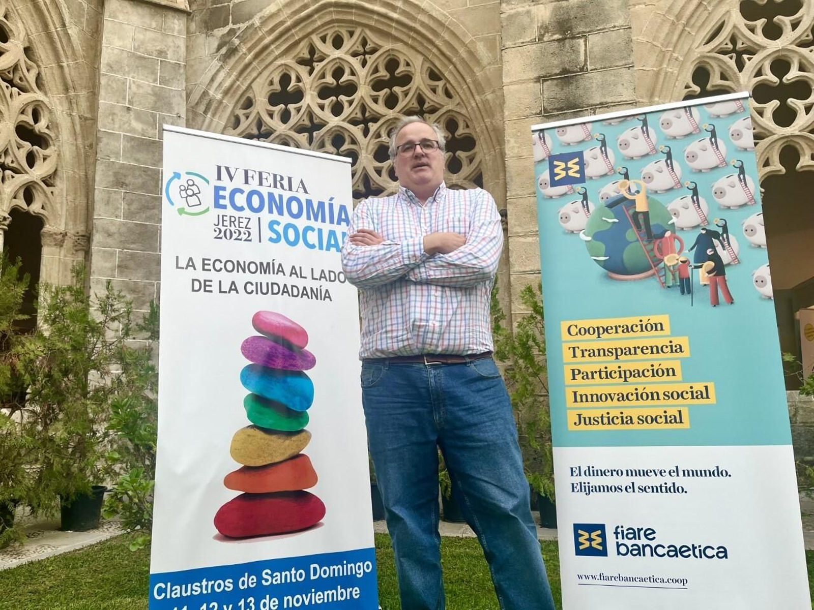 Juan Garibi posa para Diario de Jerez en los Claustros.