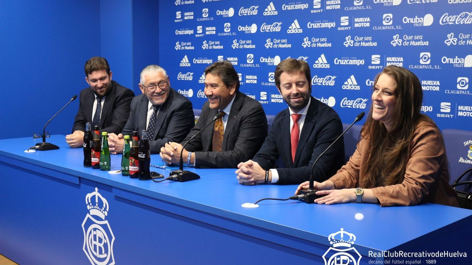 Un momento de la presentación del convenio entre el Recre y Seat Huelva Motor.