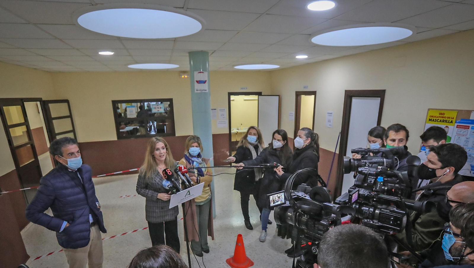 El 'Covid-Bus' de la Junta para el cribado masivo comienza en Jerez