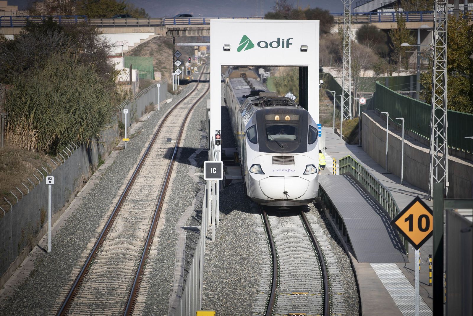 Tren Alvia que realiza la ruta Almería-Madrid, pasando por Granada.