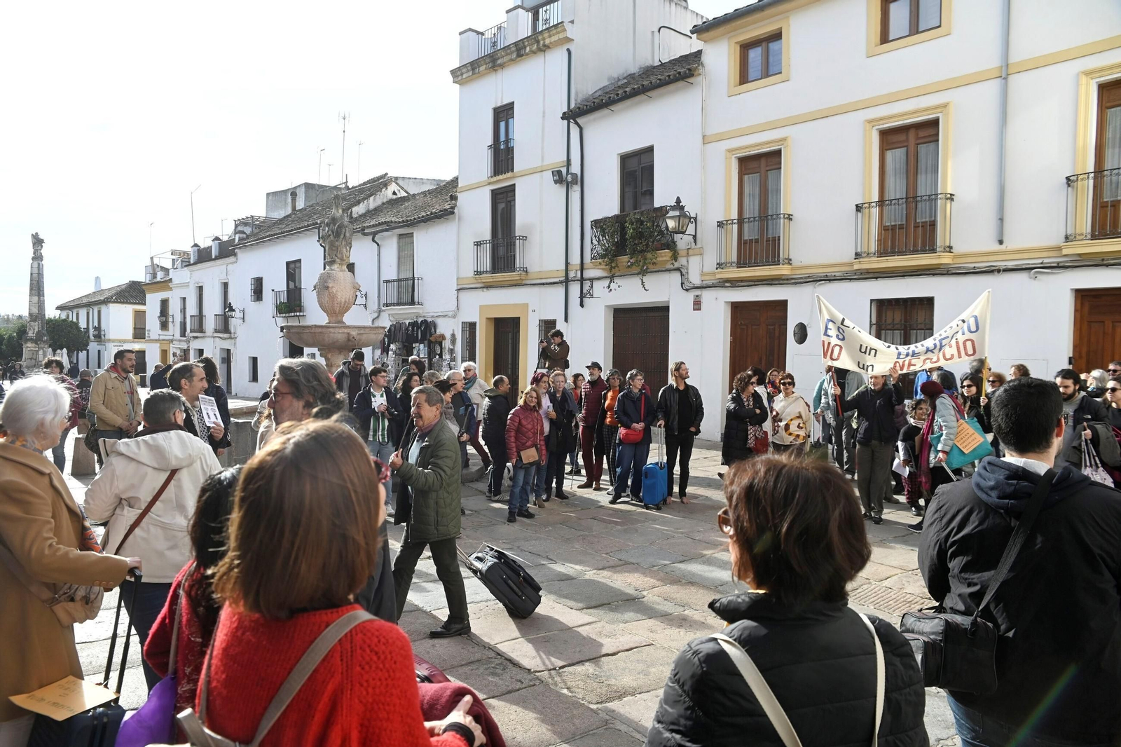 El  'free tour' reivindicativo de los vecinos del Casco Histórico de Córdoba contra el turismo masivo, en imágenes
