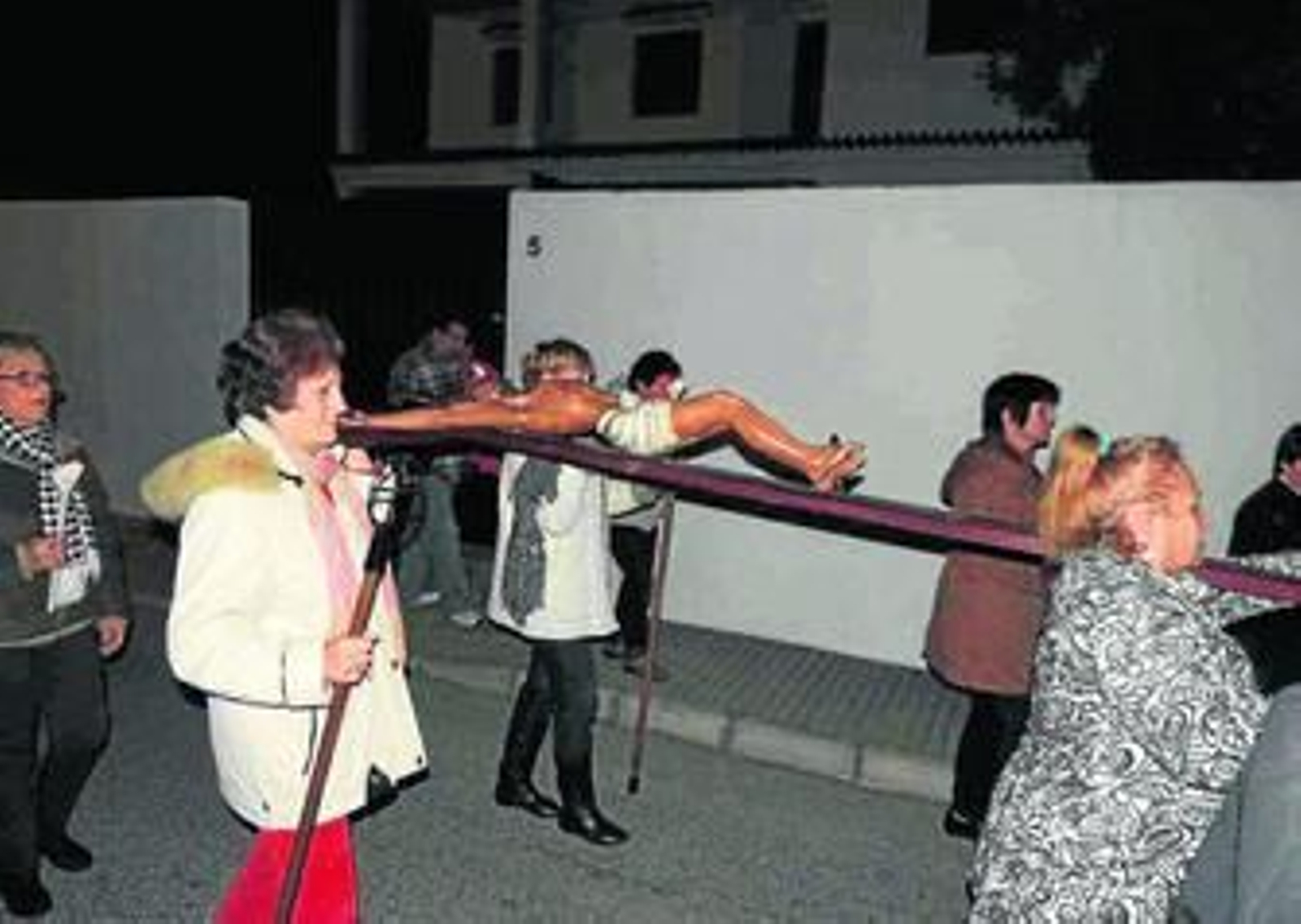 Imagen del vía crucis de Campamento, la noche del miércoles.