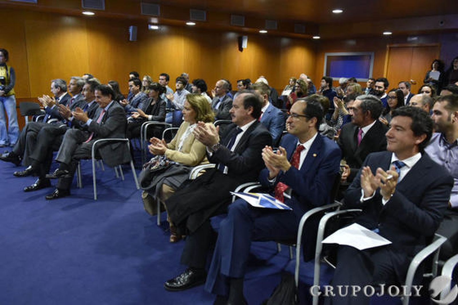 Concha Yoldi, presidenta de la Fundación Persán; Arturo de Vicente, director de la Fundación Hélice; José Luis Sevillano, director de la ETS de Ingeniería Informática de la Universidad de Sevilla; y Antonio Galán, director de la Fundación Ayesa.

Foto: JUAN CARLOS VÁZQUEZ