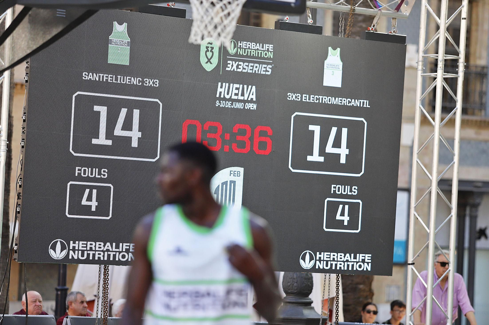 Imágenes del circuito Herbalife 3x3 de baloncesto en la Plaza de Las Monjas de Huelva