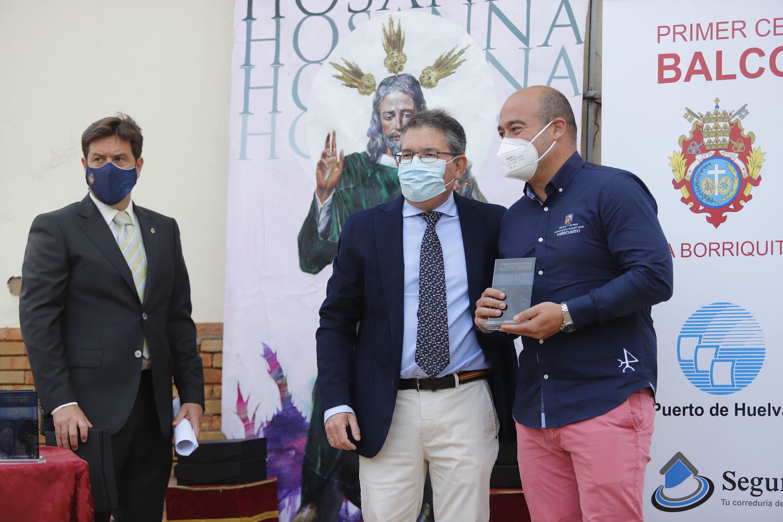 Entrega de los premios del certamen de arte 'Balcones Cofrades' y el concurso escolar de pasos y carteles de Semana Santa 'Ciudad de Huelva'