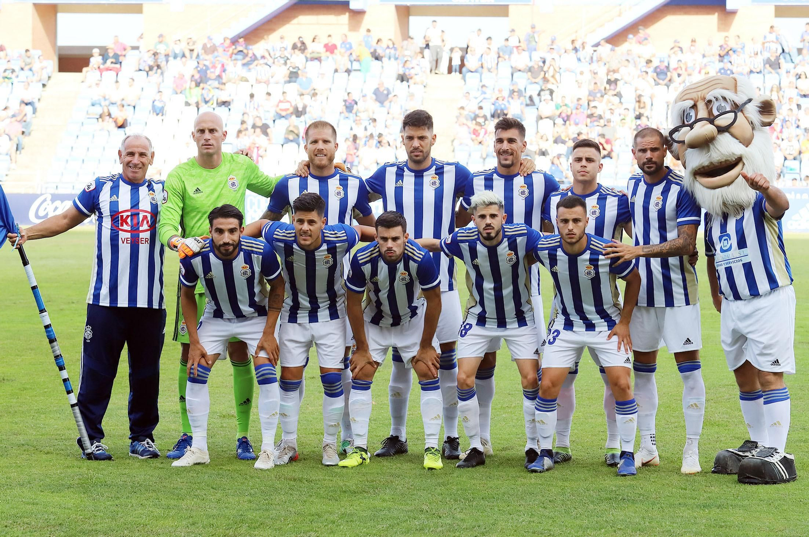 Imágenes del ambiente en el Estadio Nuevo Colombino