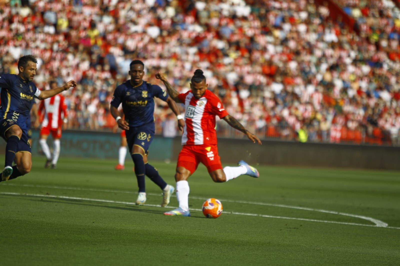 Suárez lo intentó por activa y por pasiva ante el Tenerife, pero no logró acabar la fase regular marcando