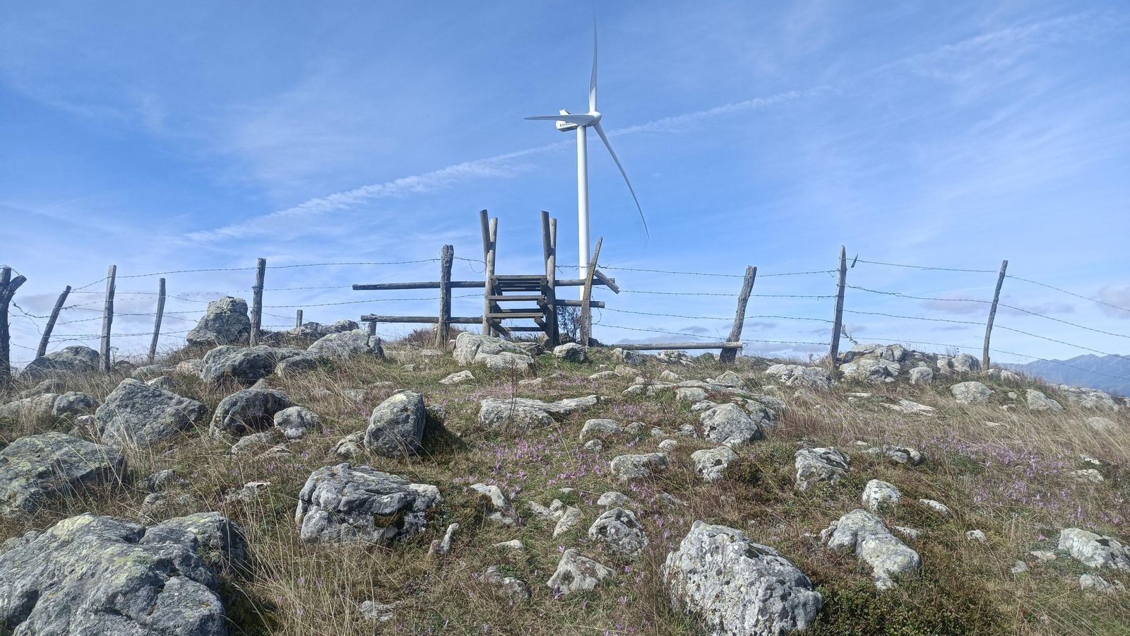 Tendremos que saltar varios vallados con escalas de madera.