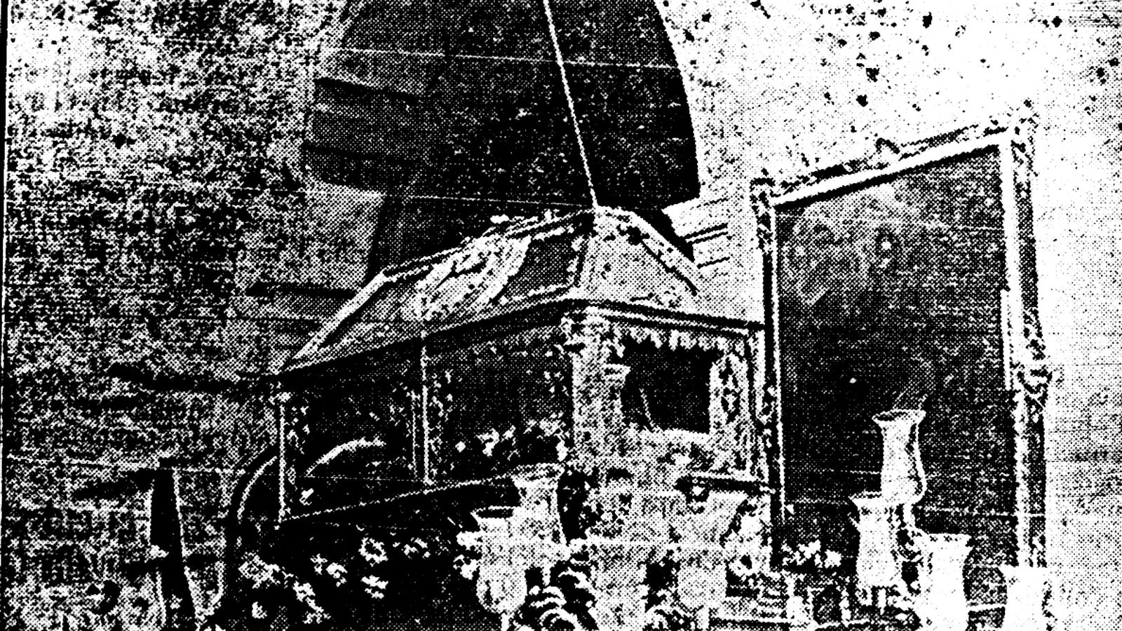 Trono antiguo del Santo Entierro.