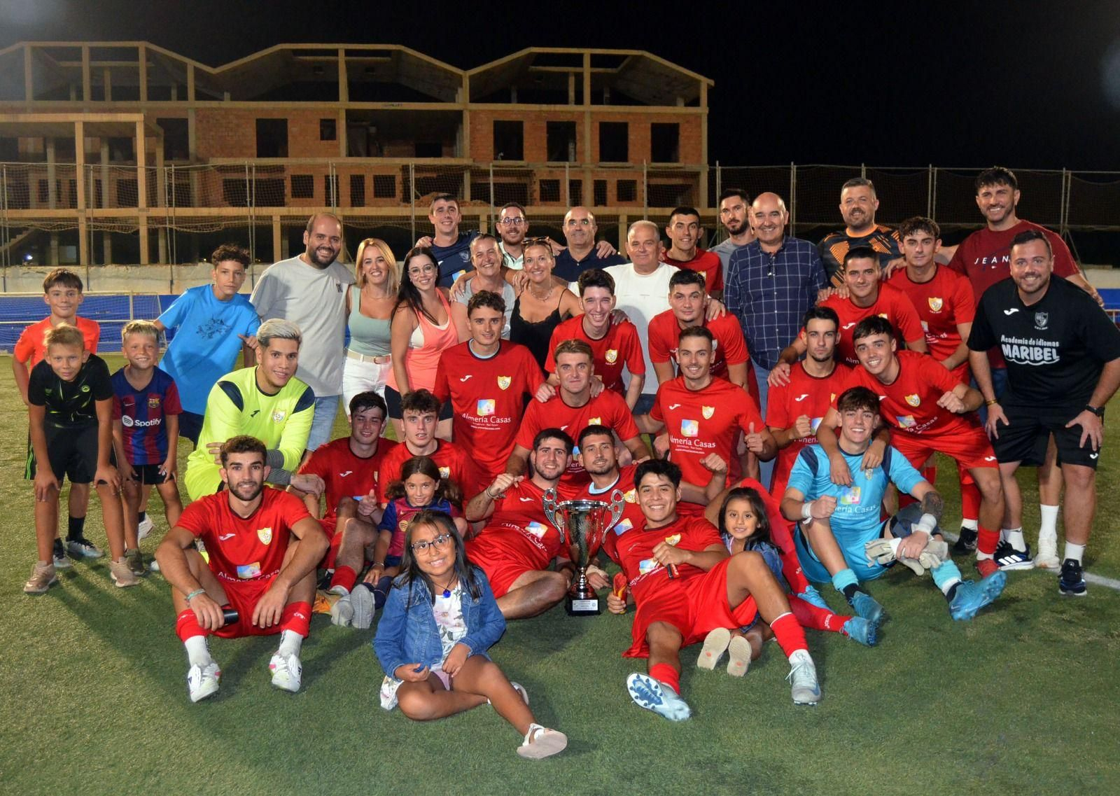 El Club de Fútbol Villa de Albox ha estrenado las mejoras en las instalaciones deportivas.