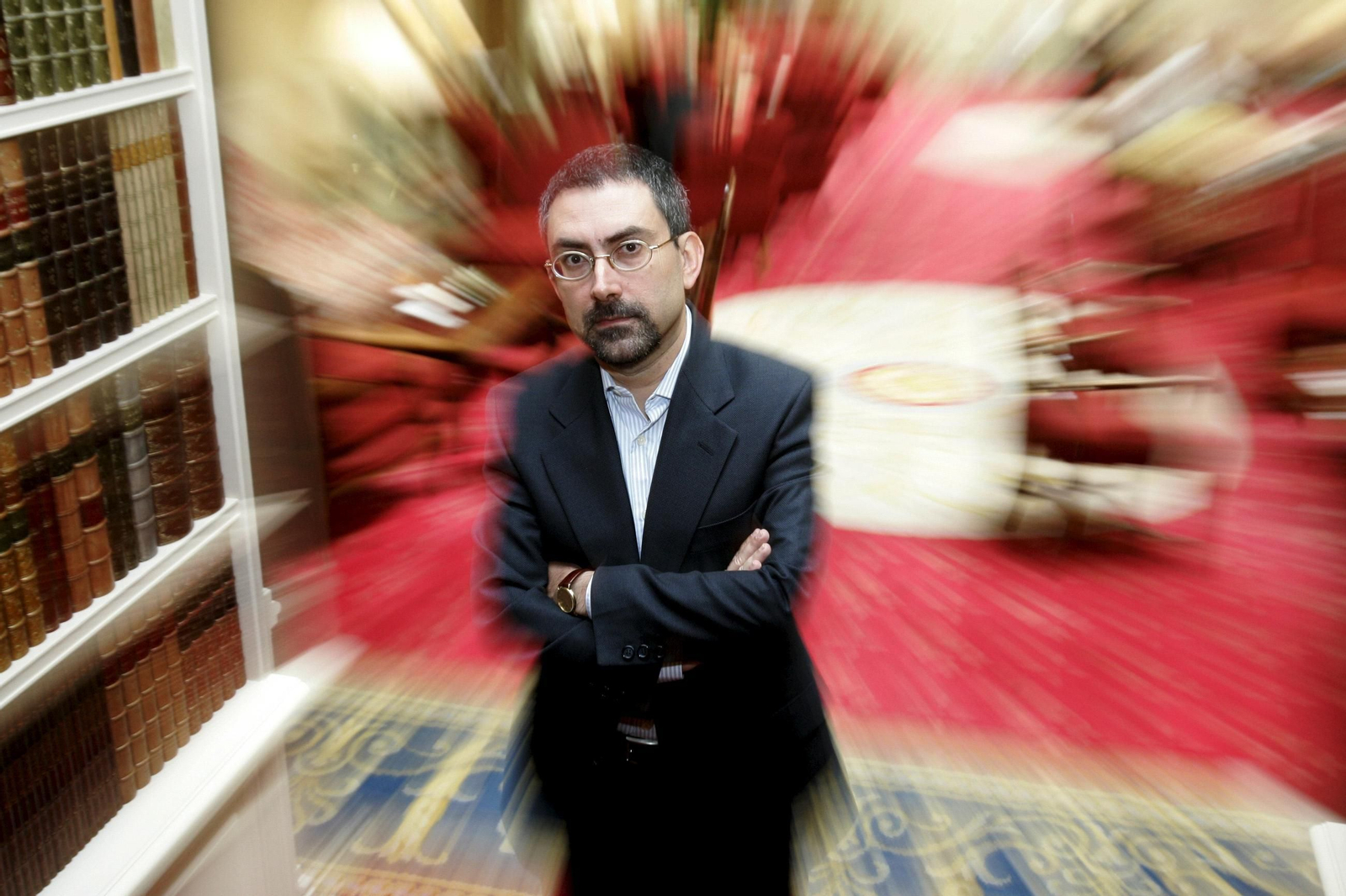 Antonio Rivero Taravillo, fotografiado en Barcelona cuando presentó su biografía de Cernuda.