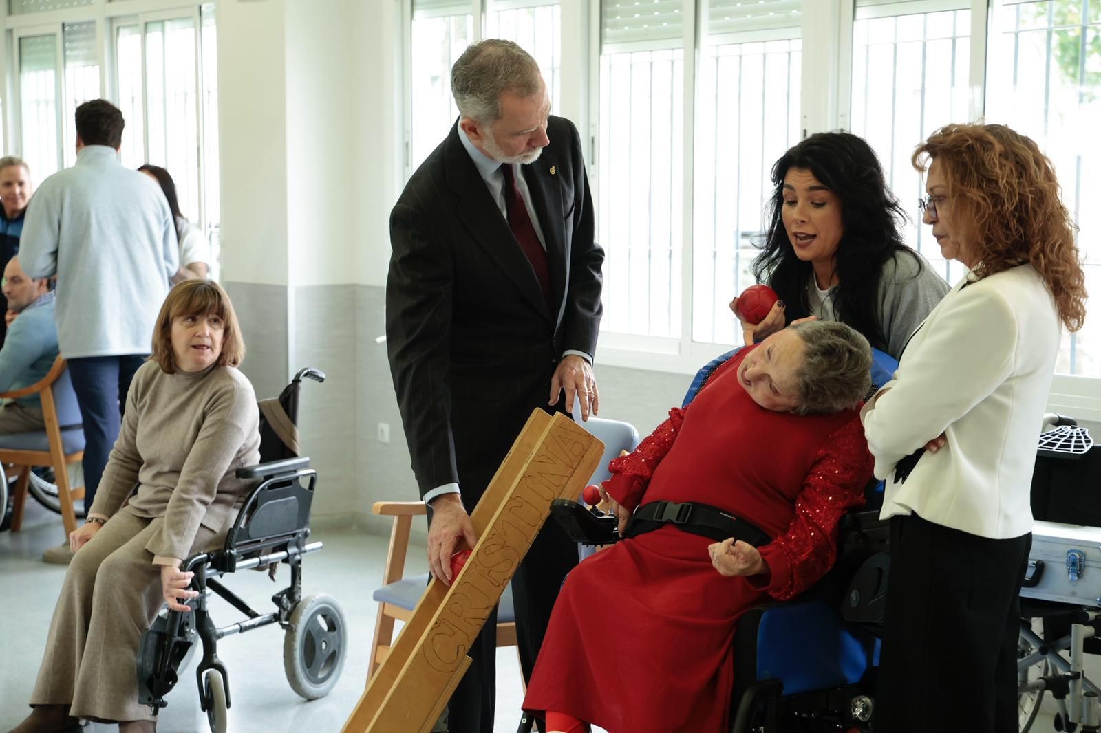 La visita de Felipe VI al centro ASPACE Sevilla, en imágenes