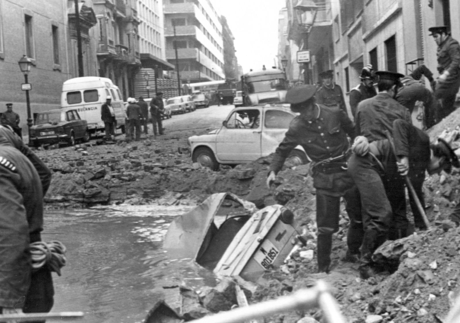 Imagen del gran boquete que dejó el atentado contra Carrero Blanco.
