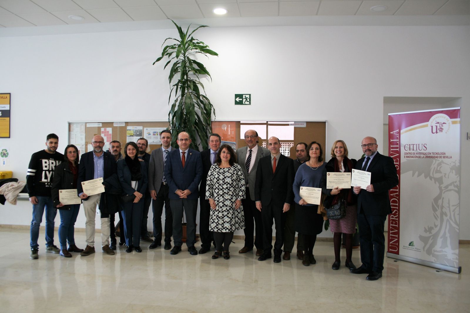 Foto de familia de los galardonados.