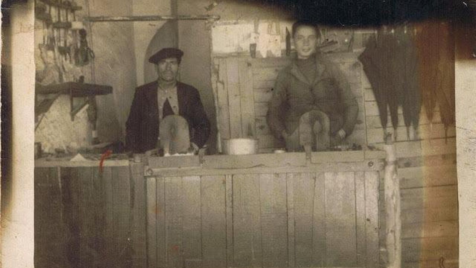 Antonio Navarro y su hijo.