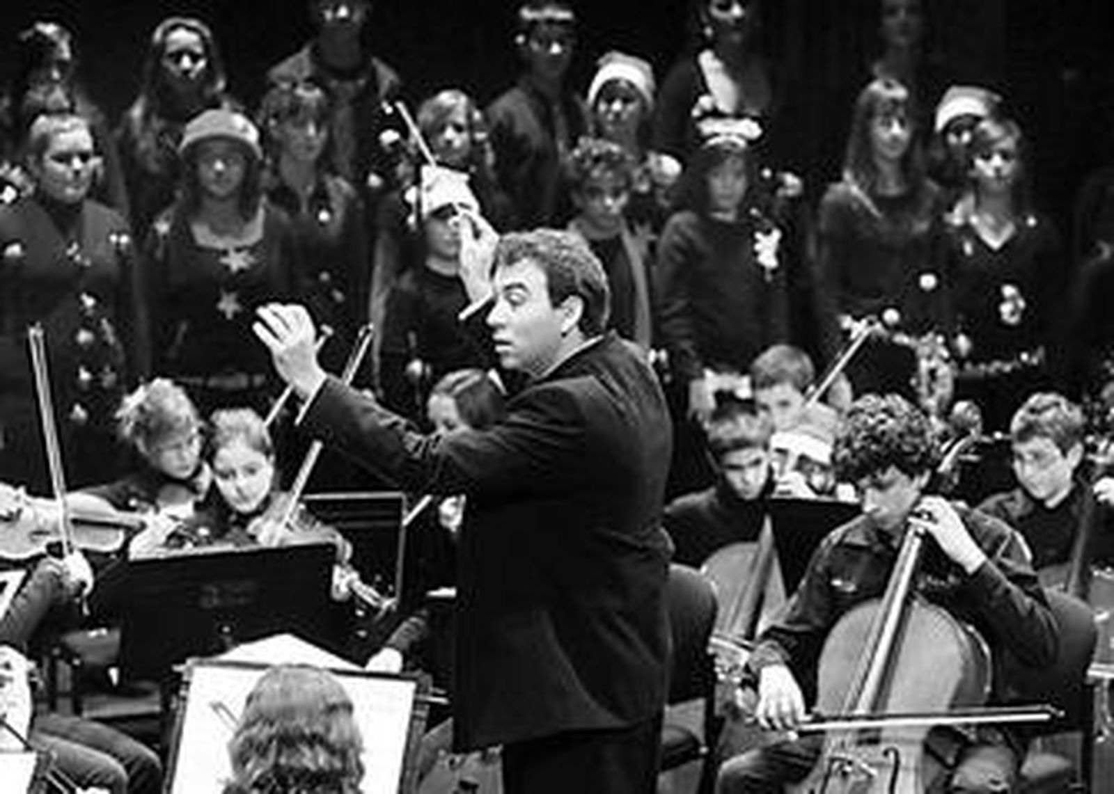 La cantera de músicos de Almería entusiasma en su concierto de Navidad