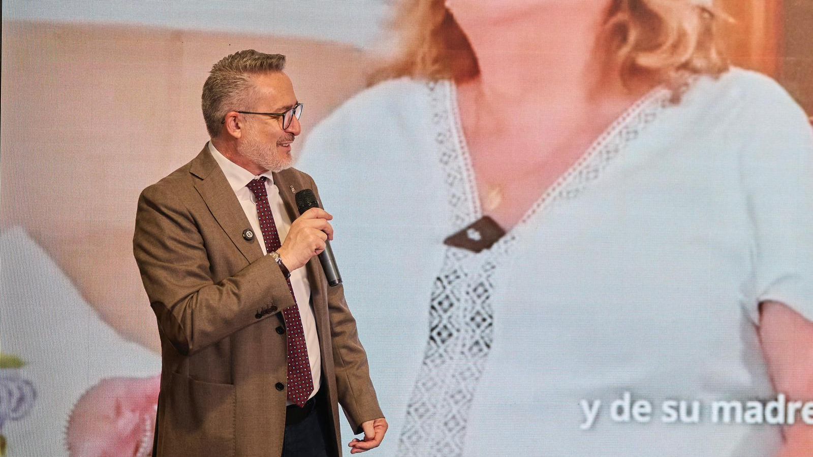 El diputado Antonio Díaz presenta el proyecto Abuelas Granainas