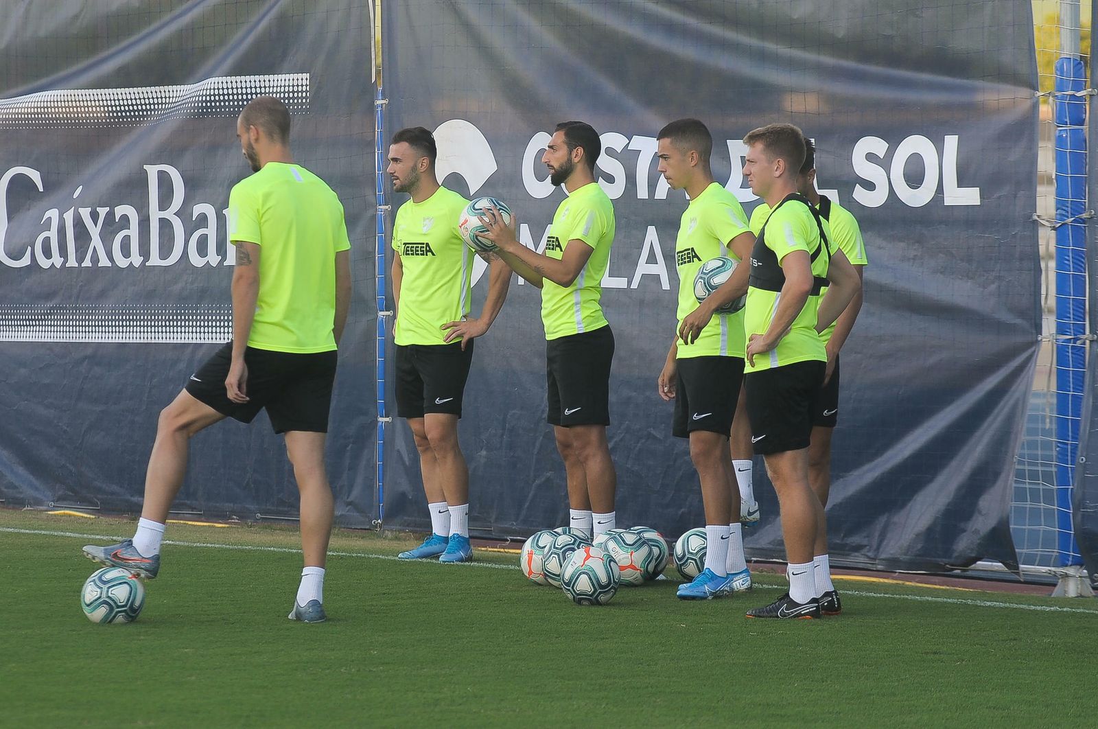 Las fotos del entrenamiento del Málaga CF tras la tormenta