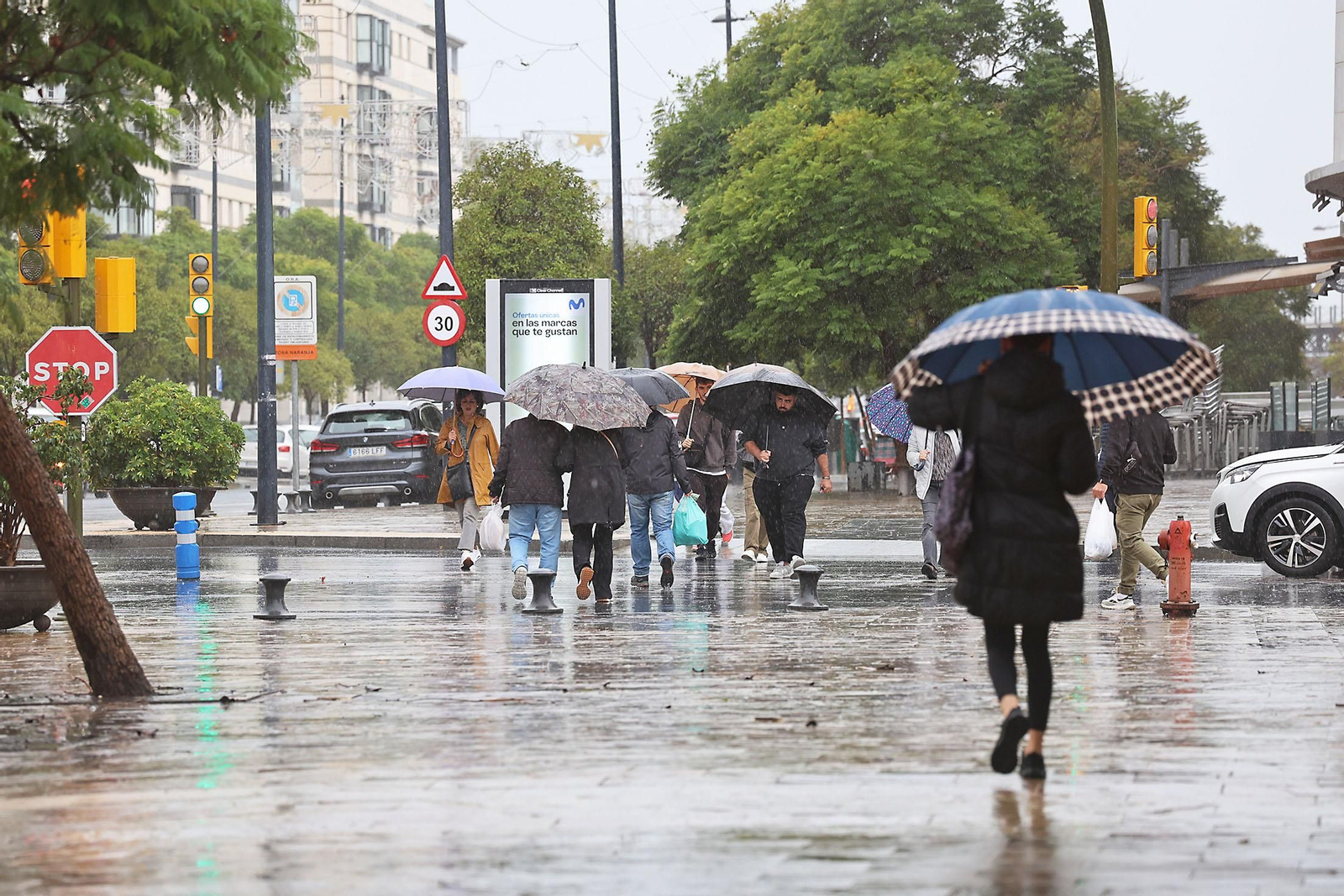 Imágenes de la lluviosa mañana de sábado en Huelva