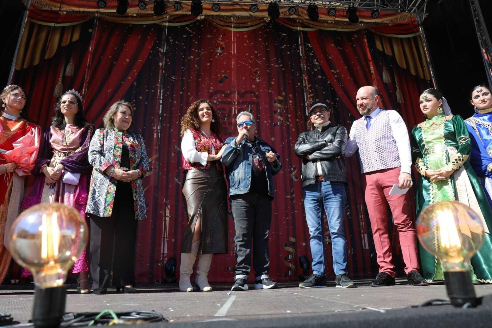 Imágenes de las entrega de insignias de las peñas del Carnaval de San Fernando.