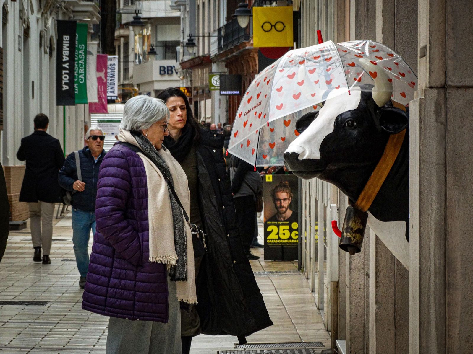 Fotos de ambiente durante la mañana en las calles del centro
