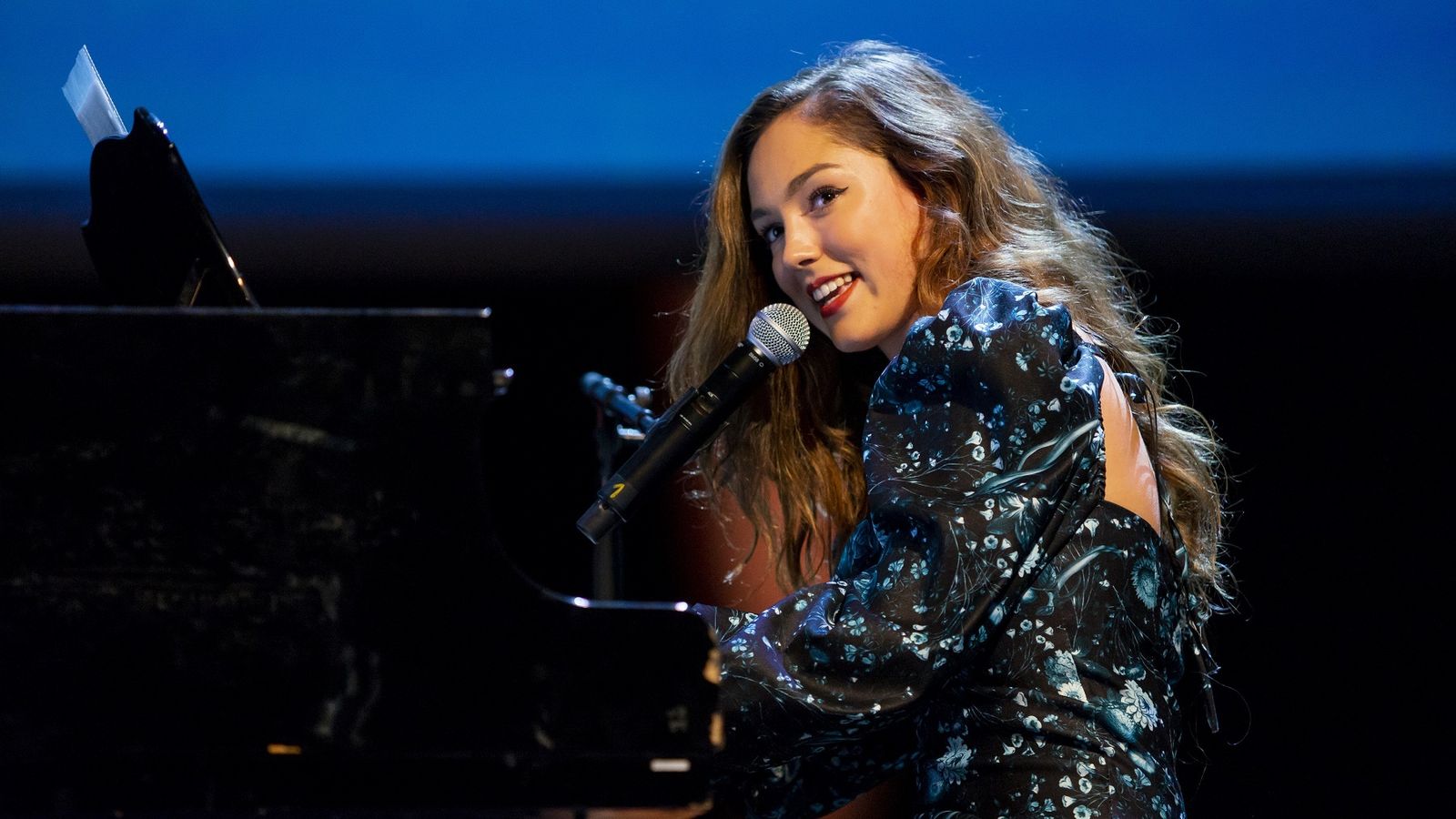 María Parrado, al piano, en el concierto de Cadena Dial.