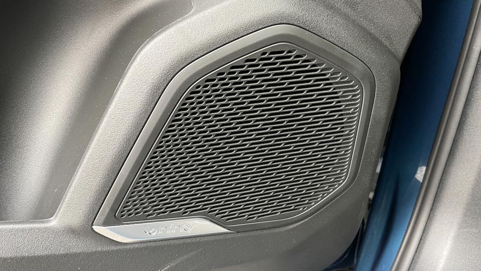 El equipo de sonido de serie lo firma Infinity y cuenta con diez altavoces repartidos por el habitáculo.