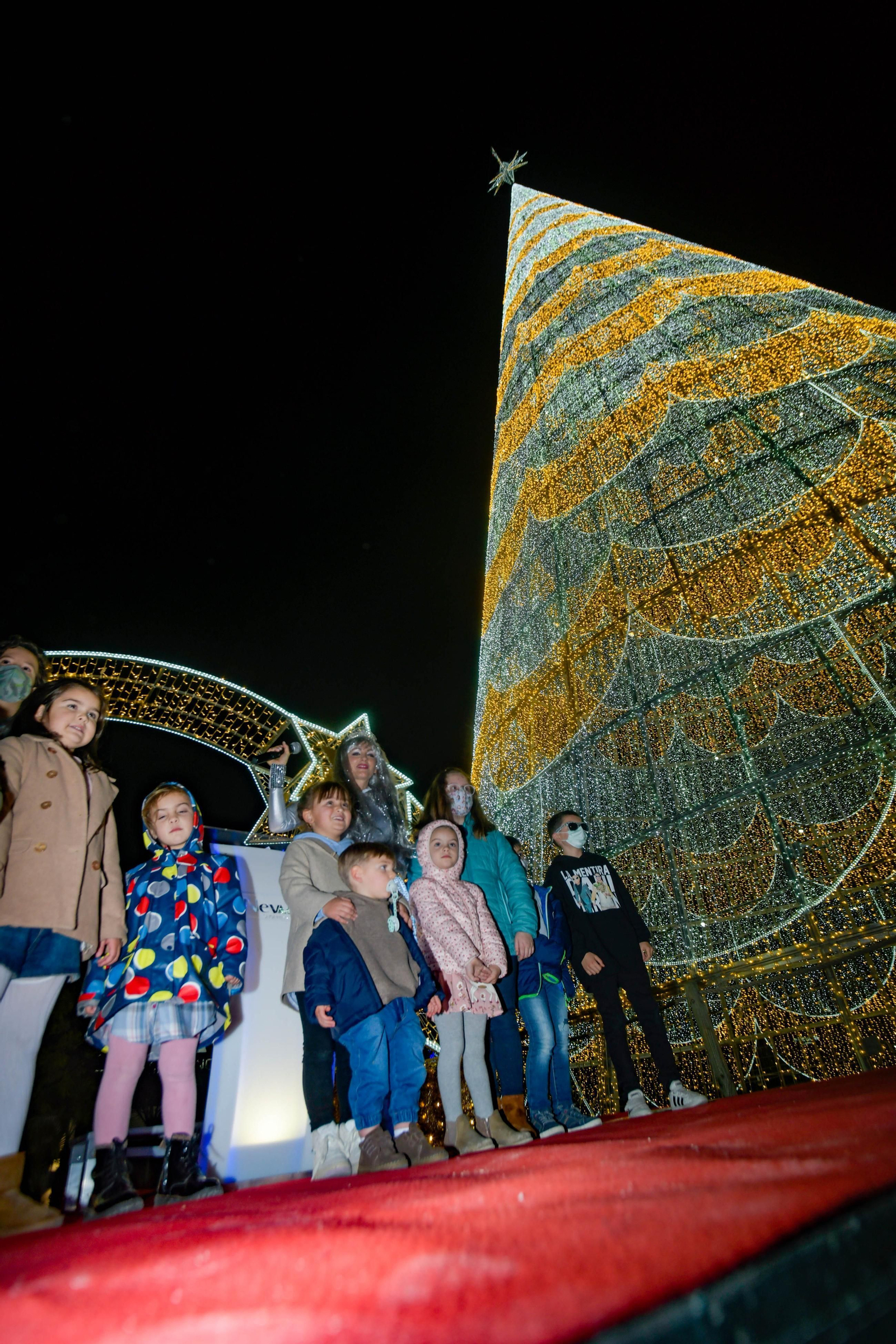 El encendido de la Navidad 2021 en el centro comercial Nevada Shopping, en imágenes