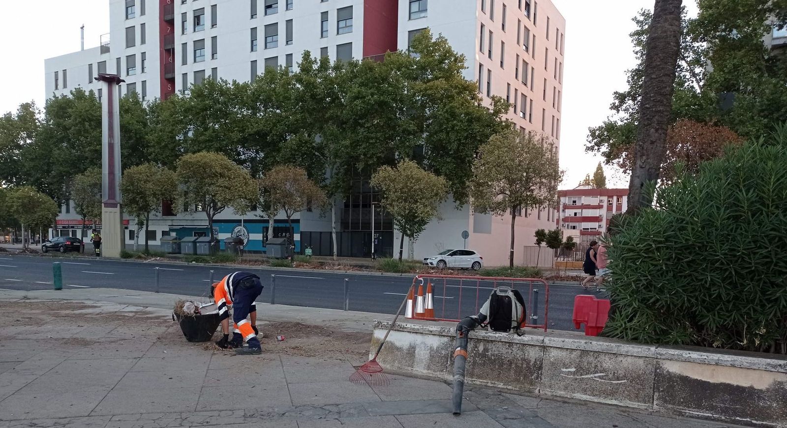 La avenida Jiménez Becerril de Sevilla, este jueves.