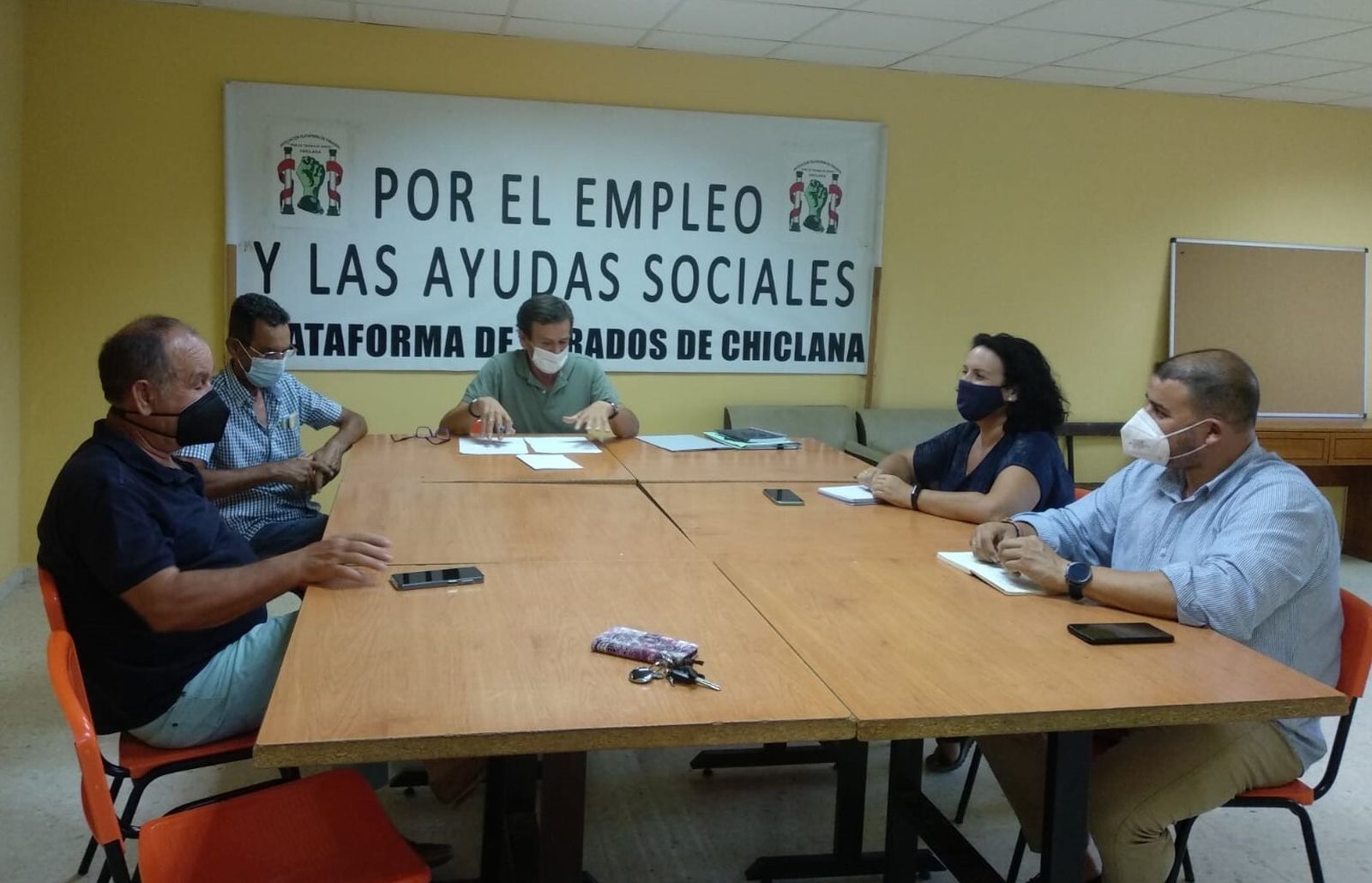 Reciente reunión mantenida por los representantes del PP con la plataforma de parados.