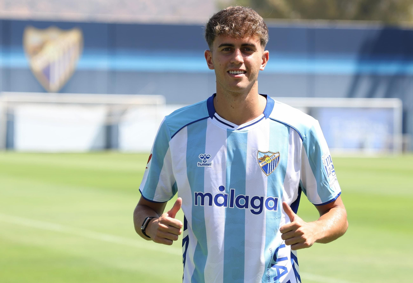 La presentación de Adrián Niño como jugador del Málaga CF, en fotos