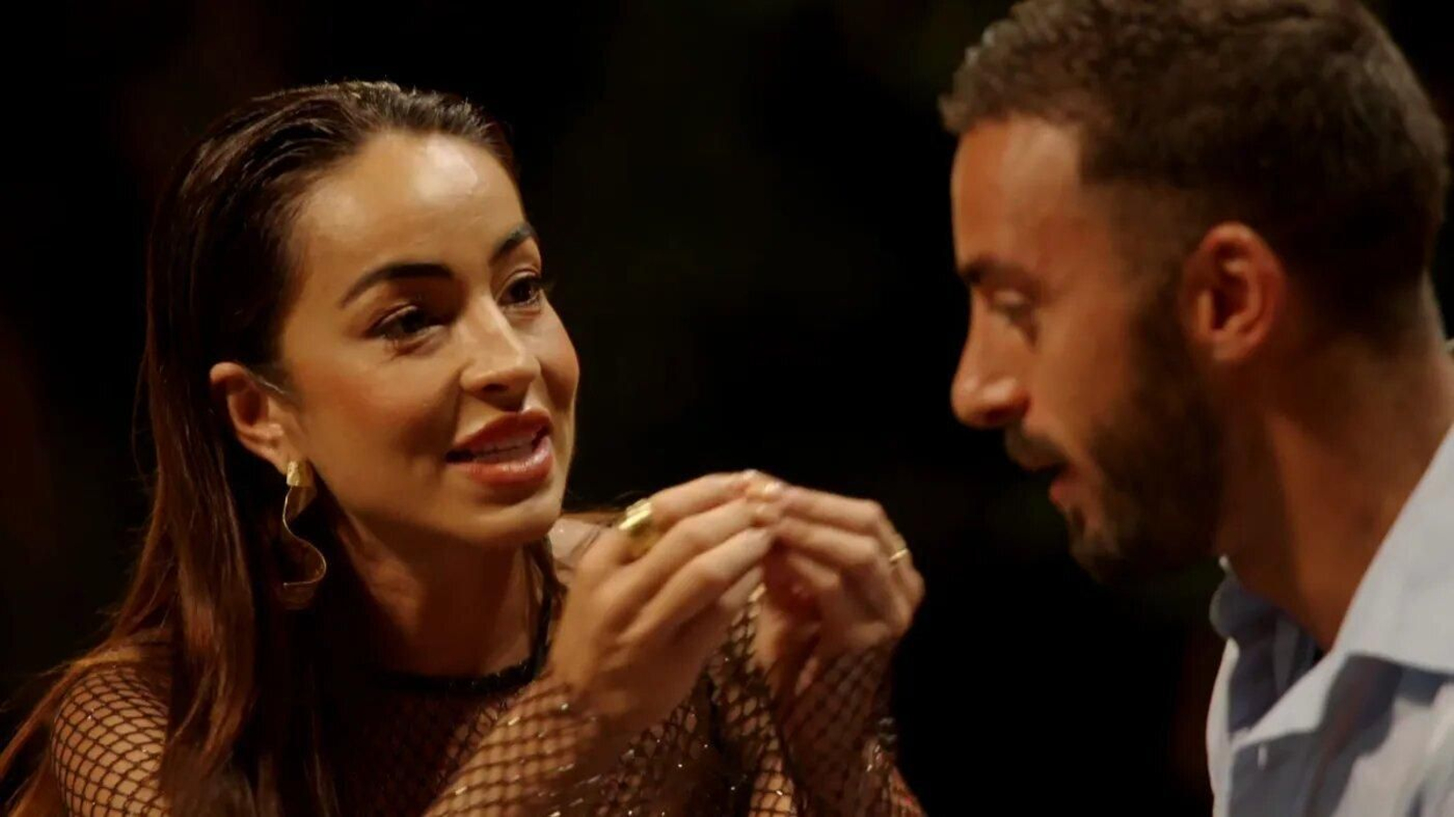 Ana y Borja se dan las explicaciones pertinentes en la hoguera final de 'La isla de las tentaciones 7’.