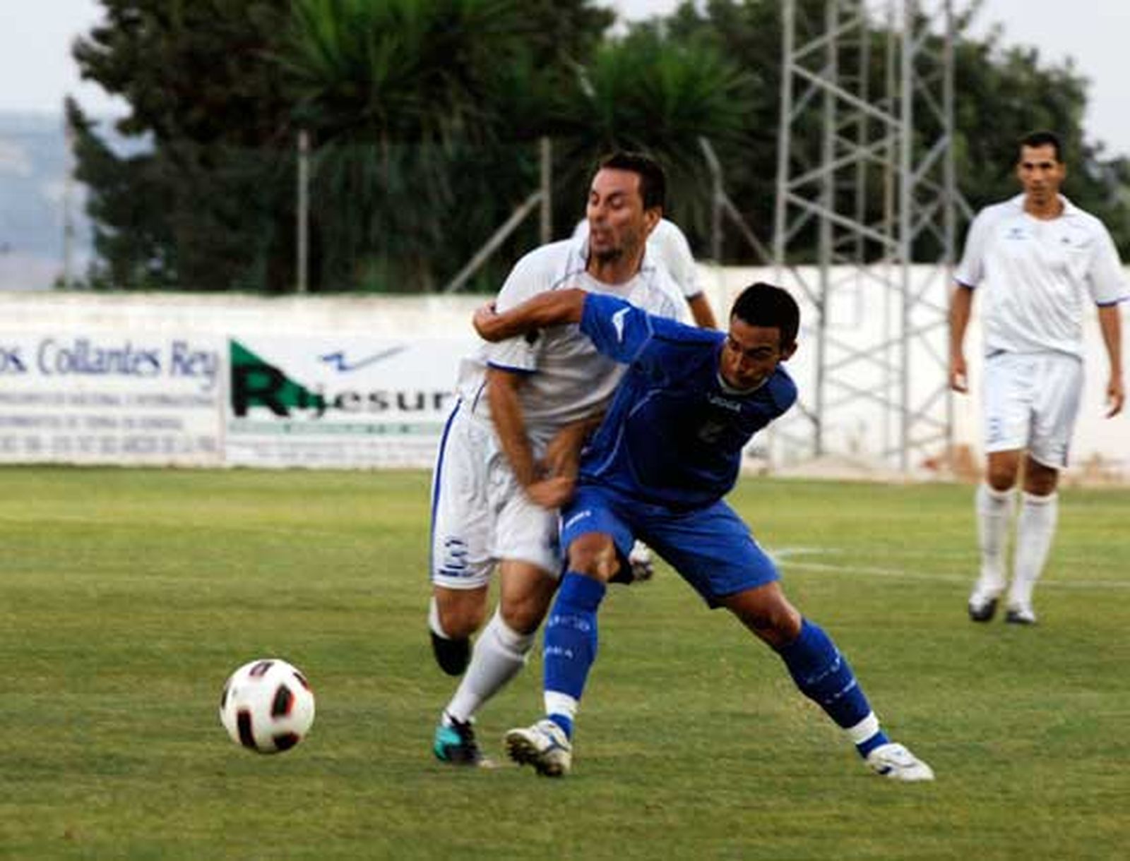 La segunda parte fue más abierta, ya que el Arcos no presionó tanto y eso permitió que el Xerez saliese con más espacios

Foto: Ramon Aguilar