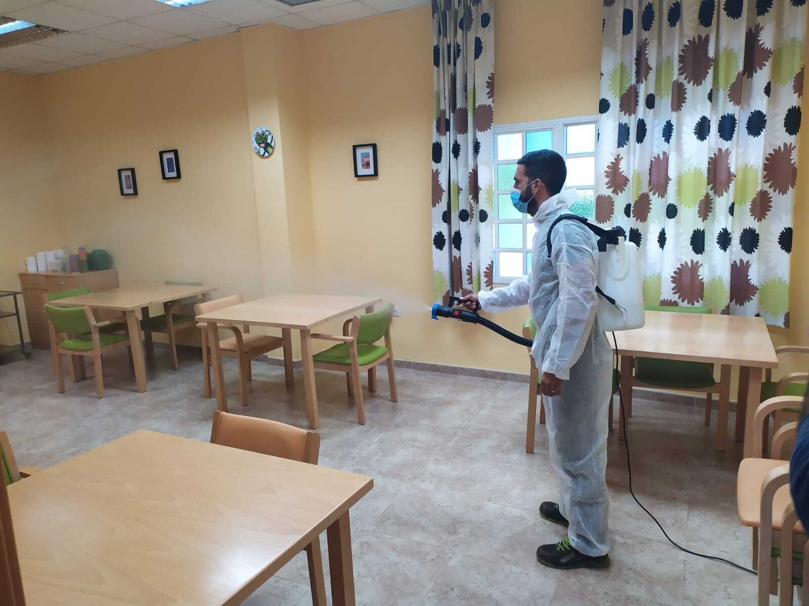 Desinfección del Centro de Día de Rincón de la Victoria.