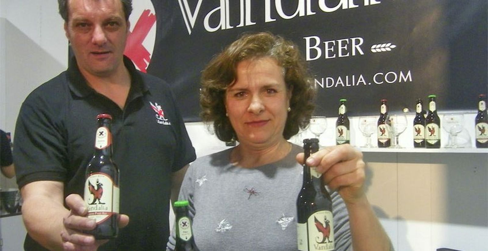 Los cerveceros de Utrera muestran su producto