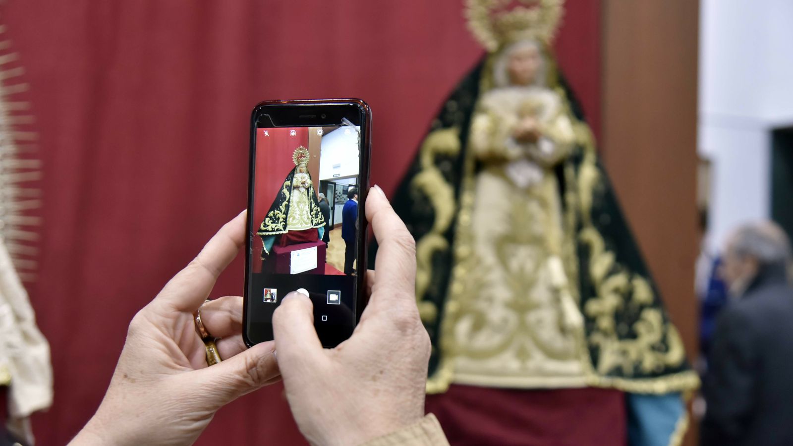 Las fotos de la exposicíon de Devociones Particulares en el Edificio Istmo - Comandancia