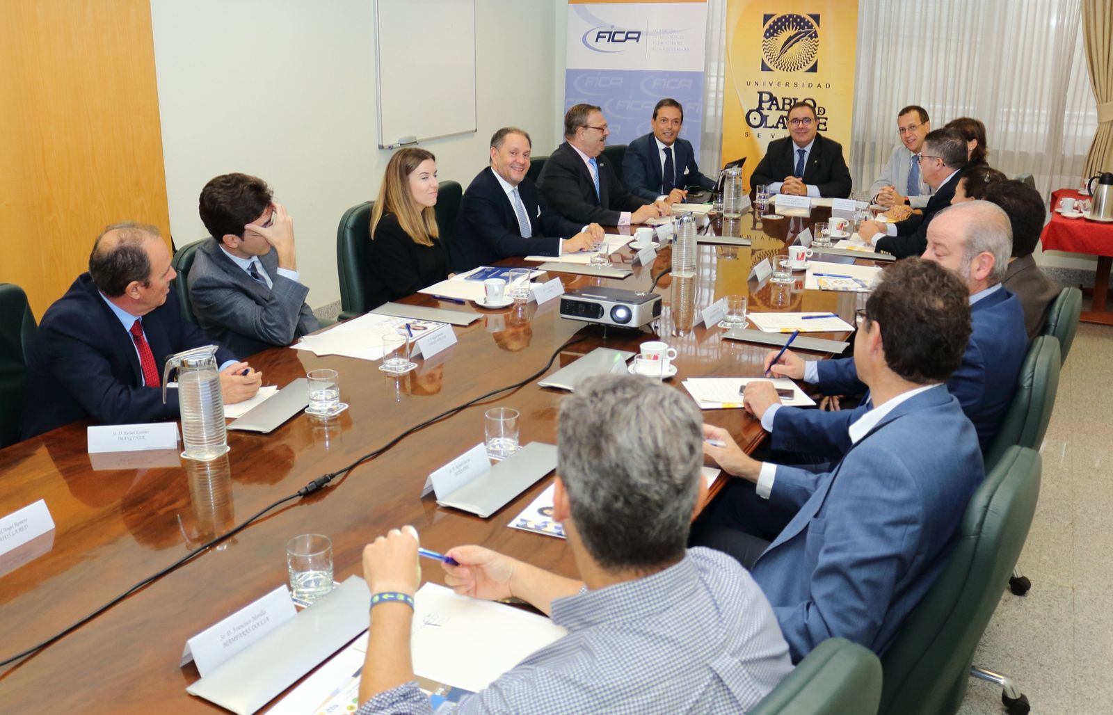 Encuentro de representantes de la UPO y los empresarios de Alcalá.