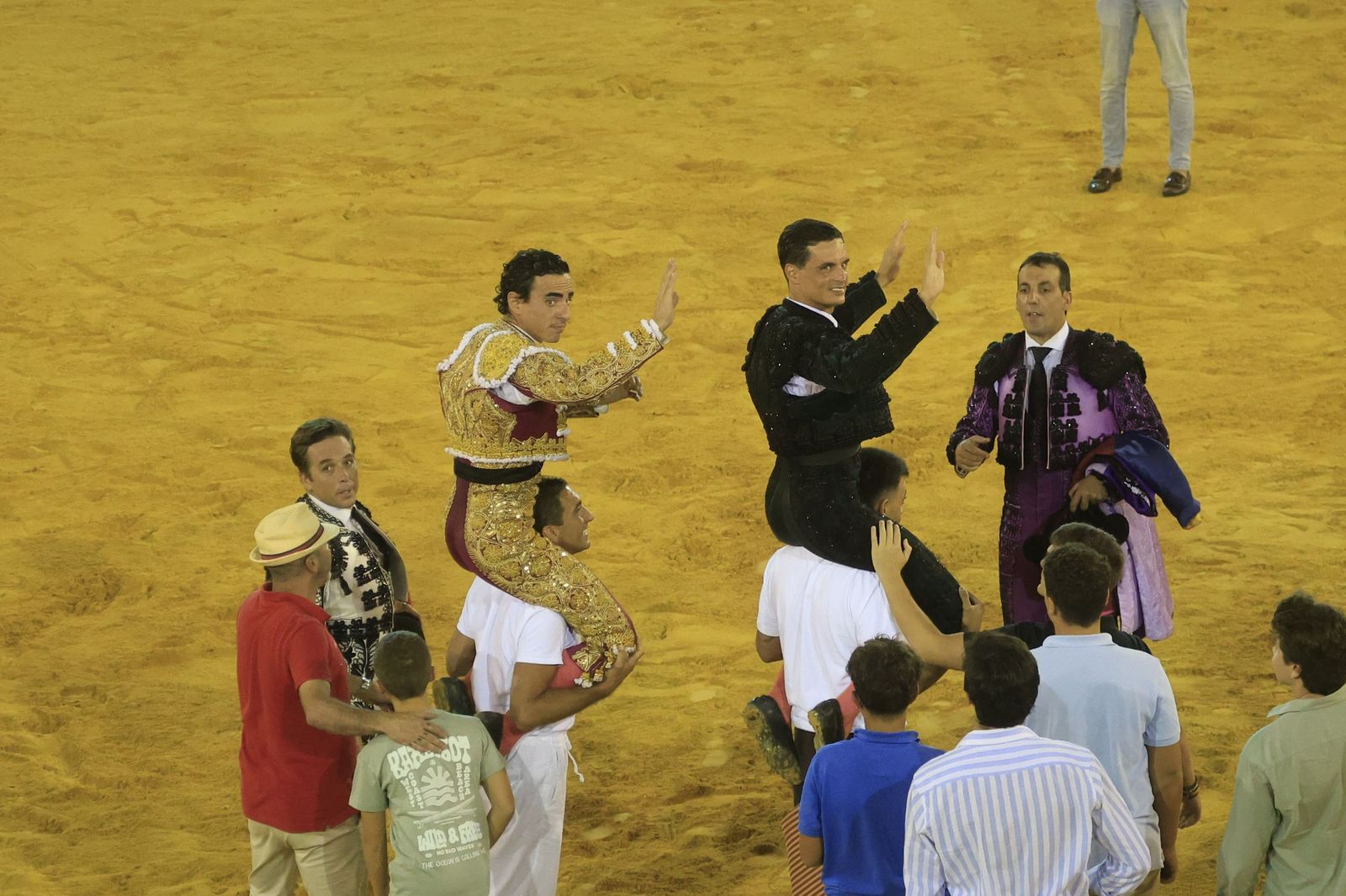Fotos de la corrida de toros de la Feria de San Roque con David Galván, Román y Joaquín Galdós