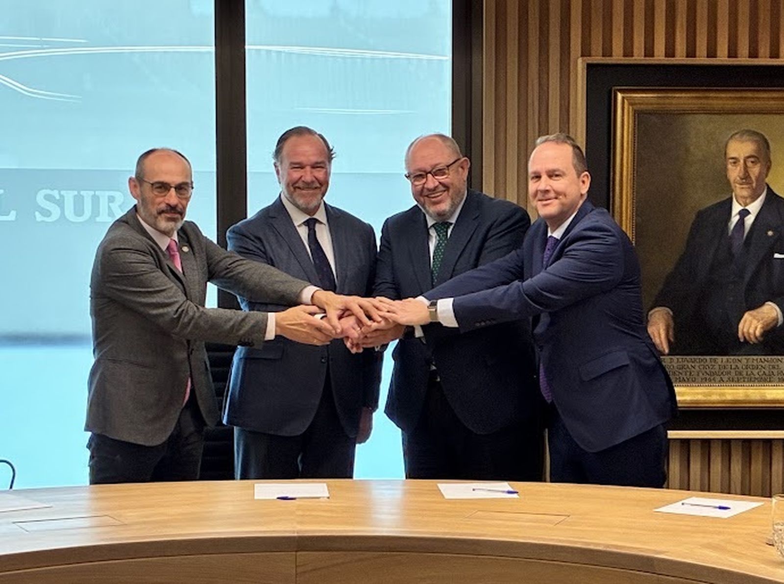 El presidente de Caja Rural del Sur junto a los rectores de las UHU, UCO y UNIA.